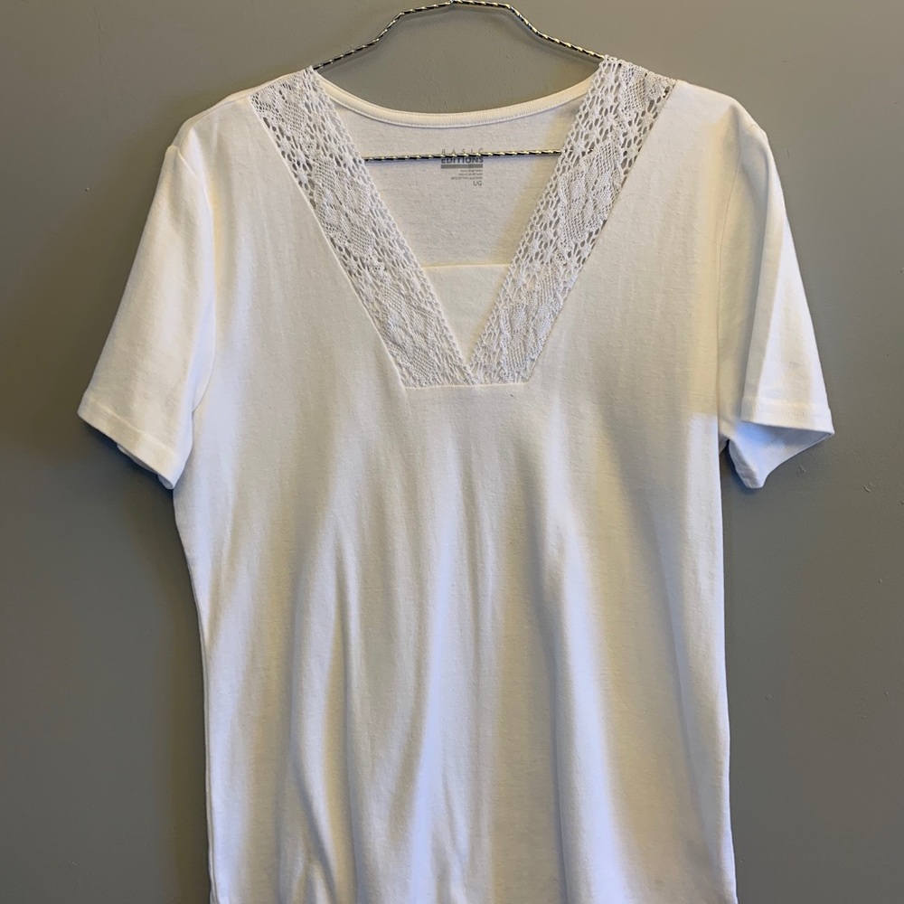 White lace short sleeve crew neck tshirt L